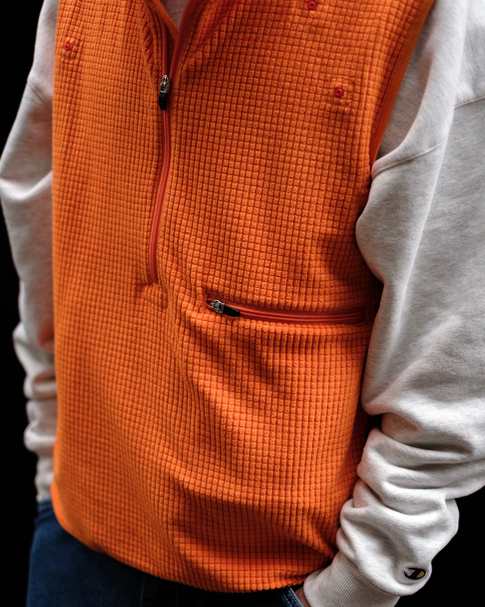 DETACHABLE SLEEVE GRID FLEECE PULL OVER (Orange)
